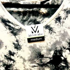 New with tags Michelle Mae size‎ medium shirt black and white